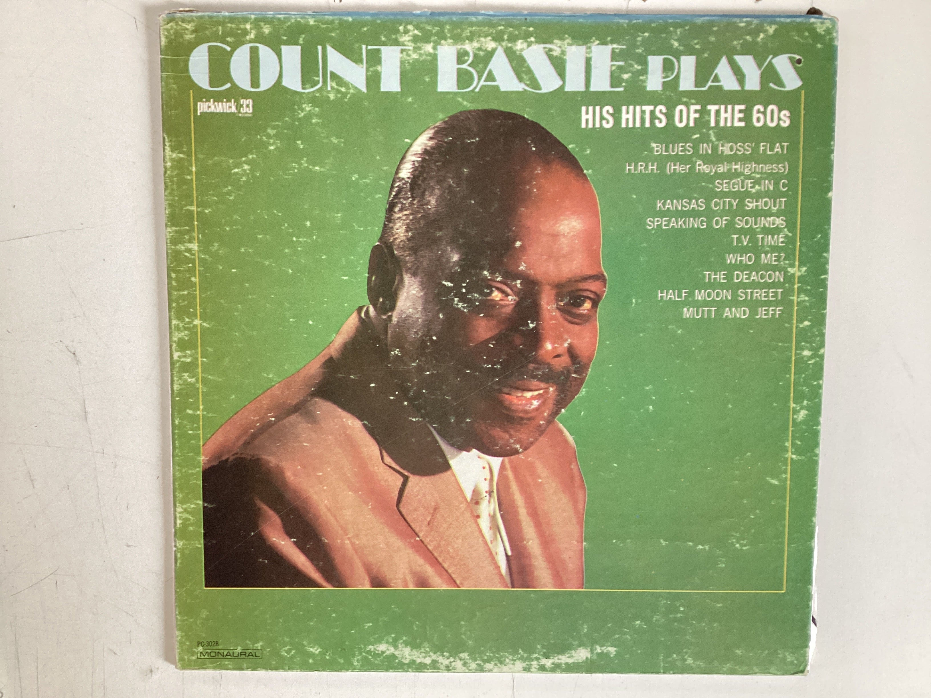 COUNT BASIE = PLAYS HITS FROM THE 60S (USA 1966) (USED)