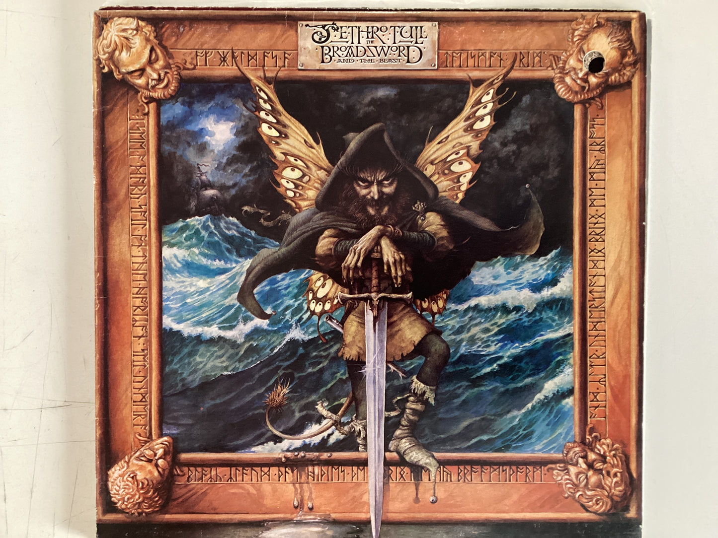 JETHRO TULL = BROADSWORD AND THE BEAST (CDA 1982) (USED)