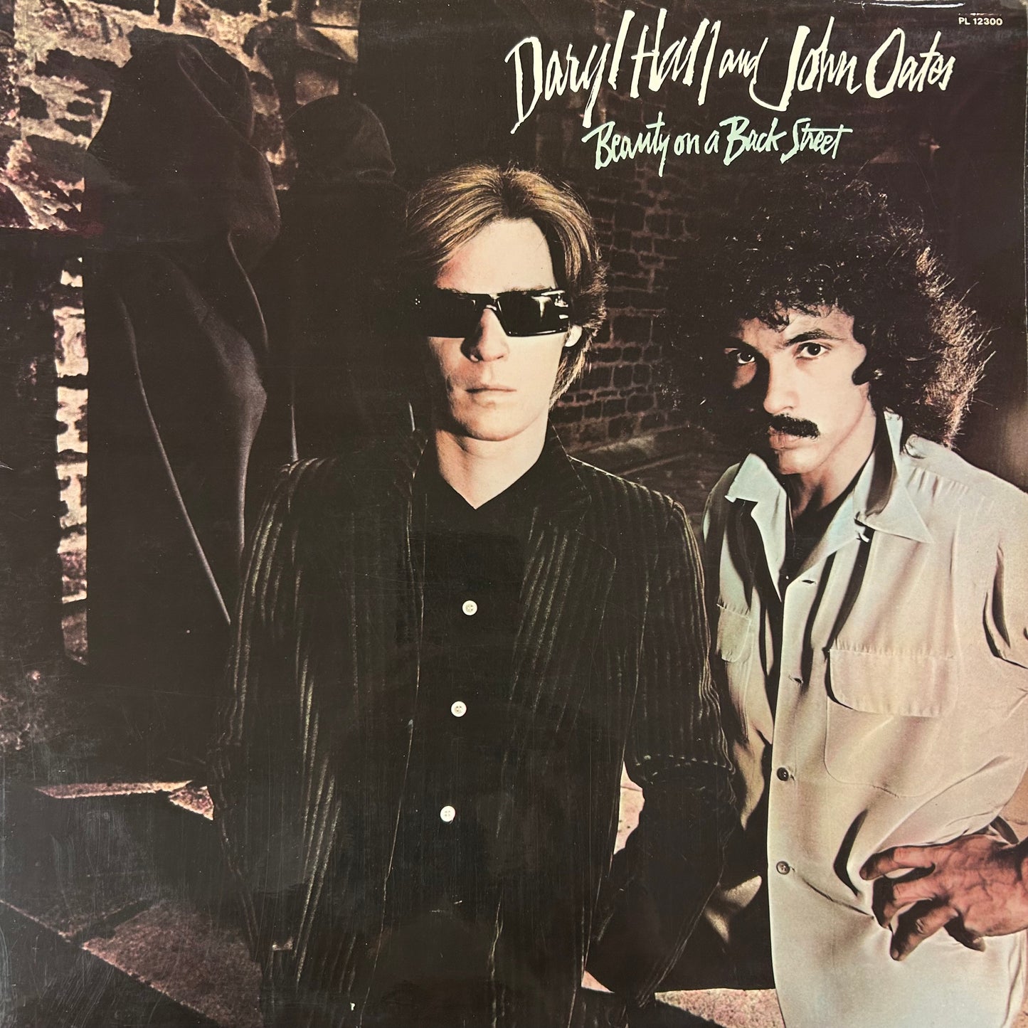 HALL AND OATES = BEAUTY ON A BACK STREET (UK 1977) (USED)