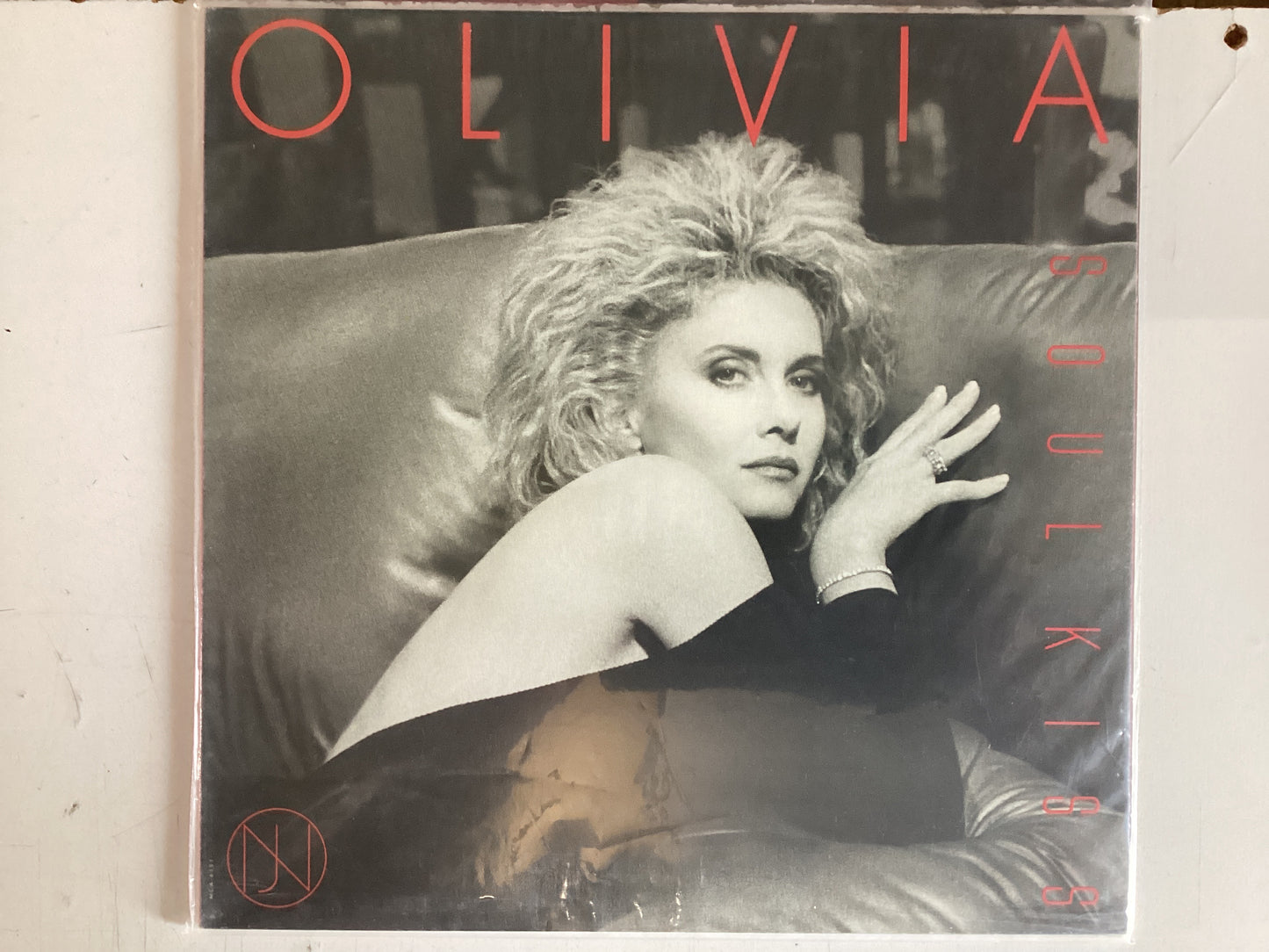 NEWTON-JOHN, OLIVIA = SOUL KISS (CDA 1985) (USED)
