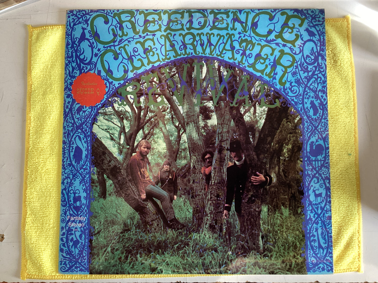 CREEDENCE CLEARWATER REVIVAL = CREEDENCE CLEARWATER REVIVAL (CDN 1970s REISSUE) (USED)
