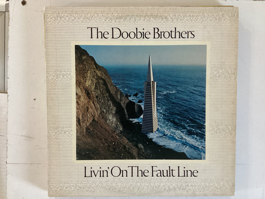 DOOBIE BROTHERS = LIVIN’ ON THE FAULT LINE (CDA 1977) (USED)