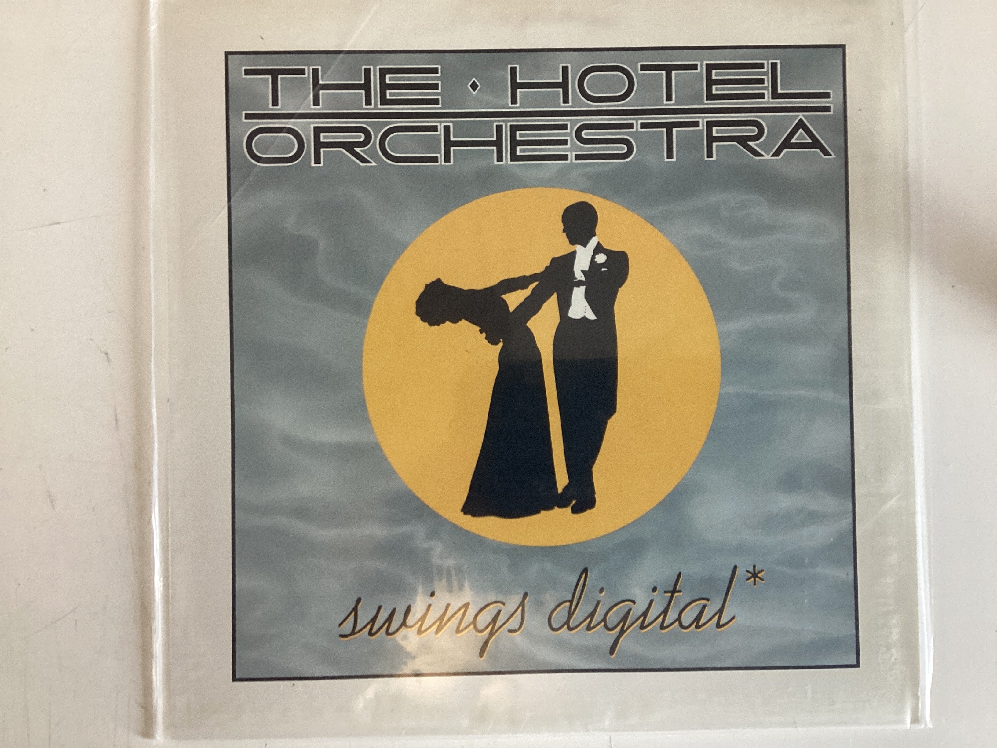 THE HOTEL ORCHESTRA = SWINGS DIGITAL (CDA 1982) (USED)