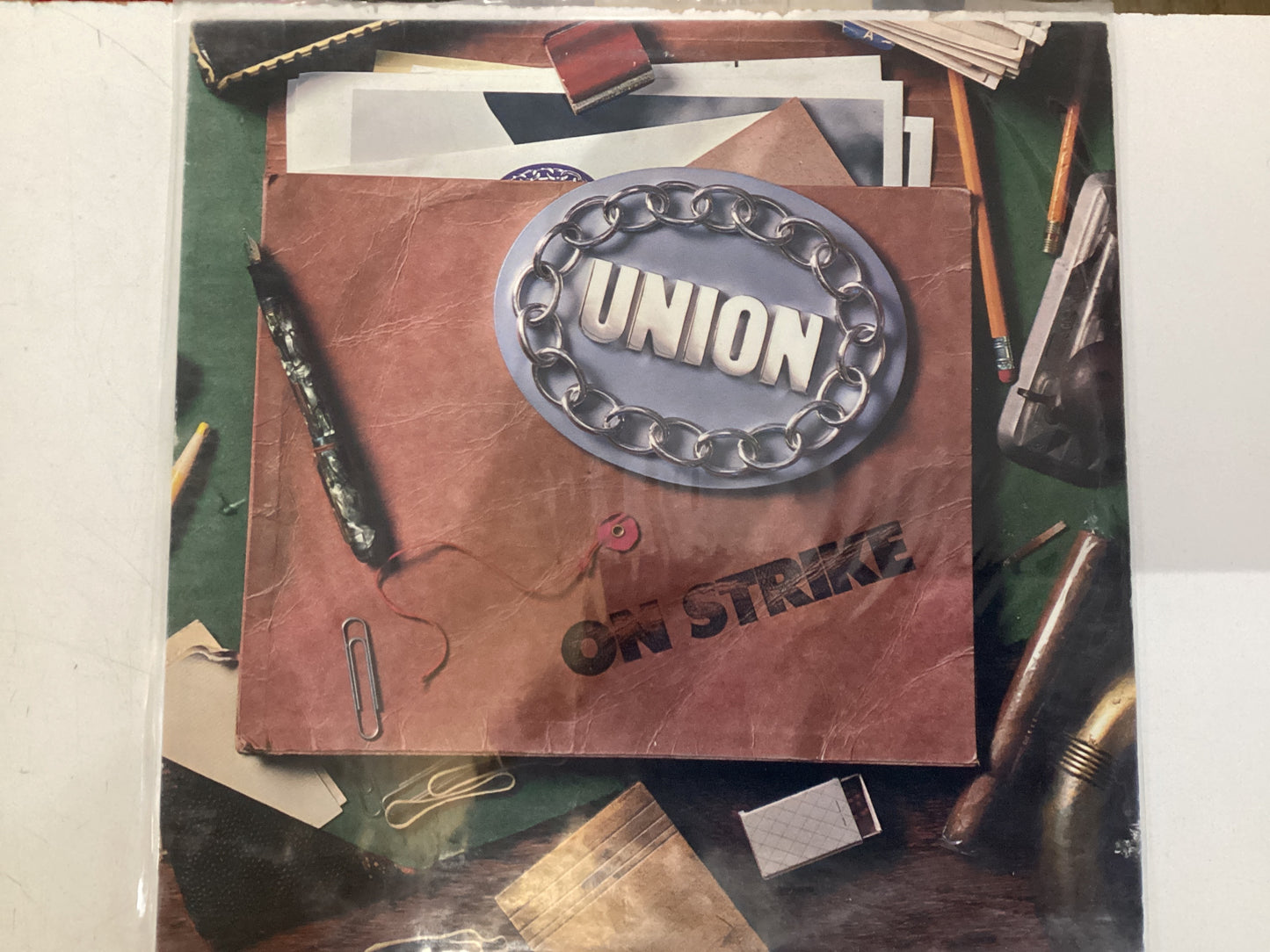 UNION = ON STRIKE (CDA 1981) (USED)