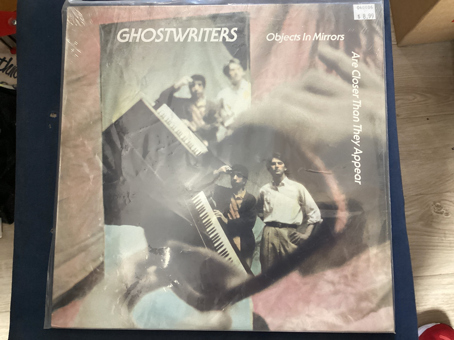 GHOSTWRITERS = OBJECTS IN MIRRORS (USA 1981) (USED)