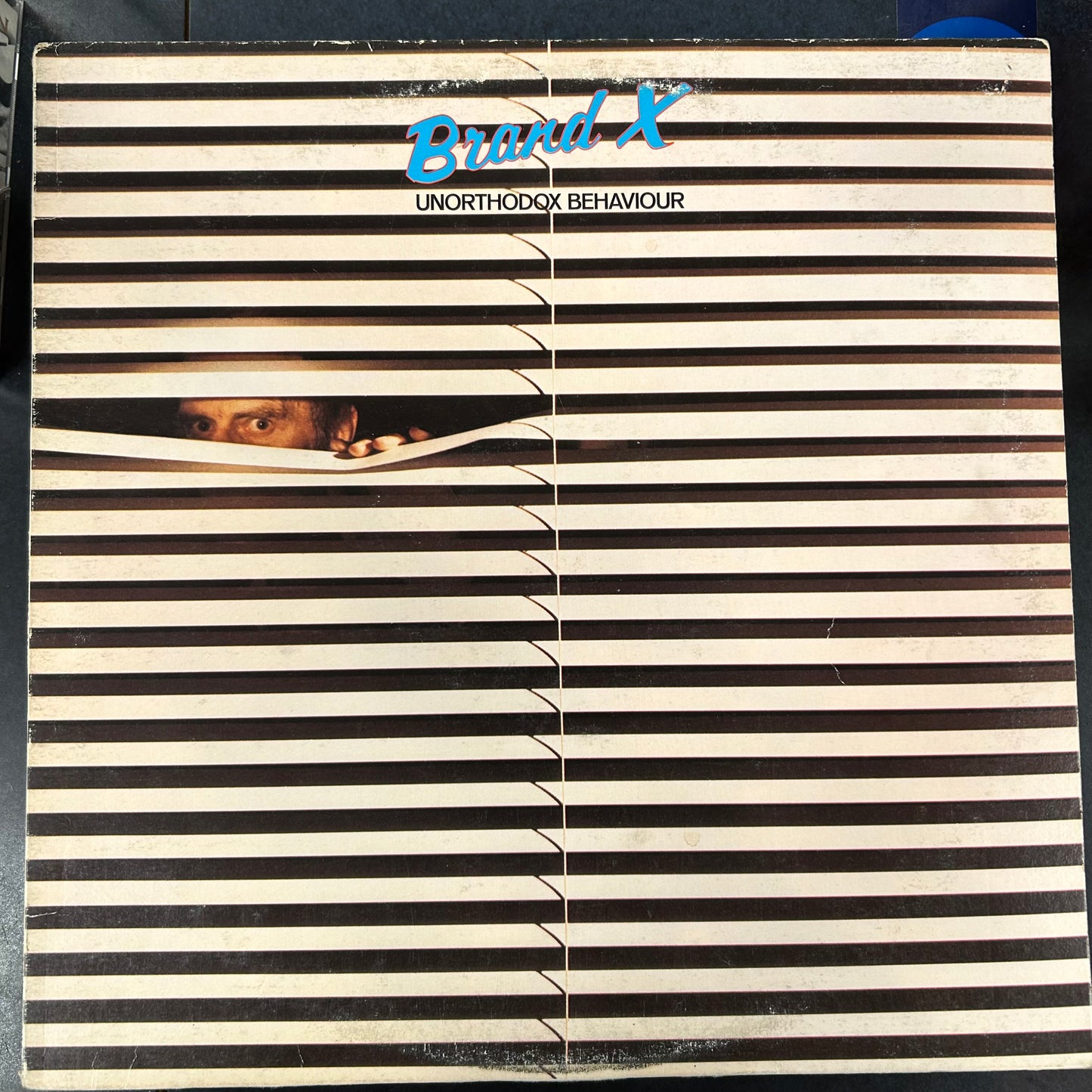 BRAND X = UNORTHODOX BEHAVIOUR (CDN 1980s REISSUE) (USED)