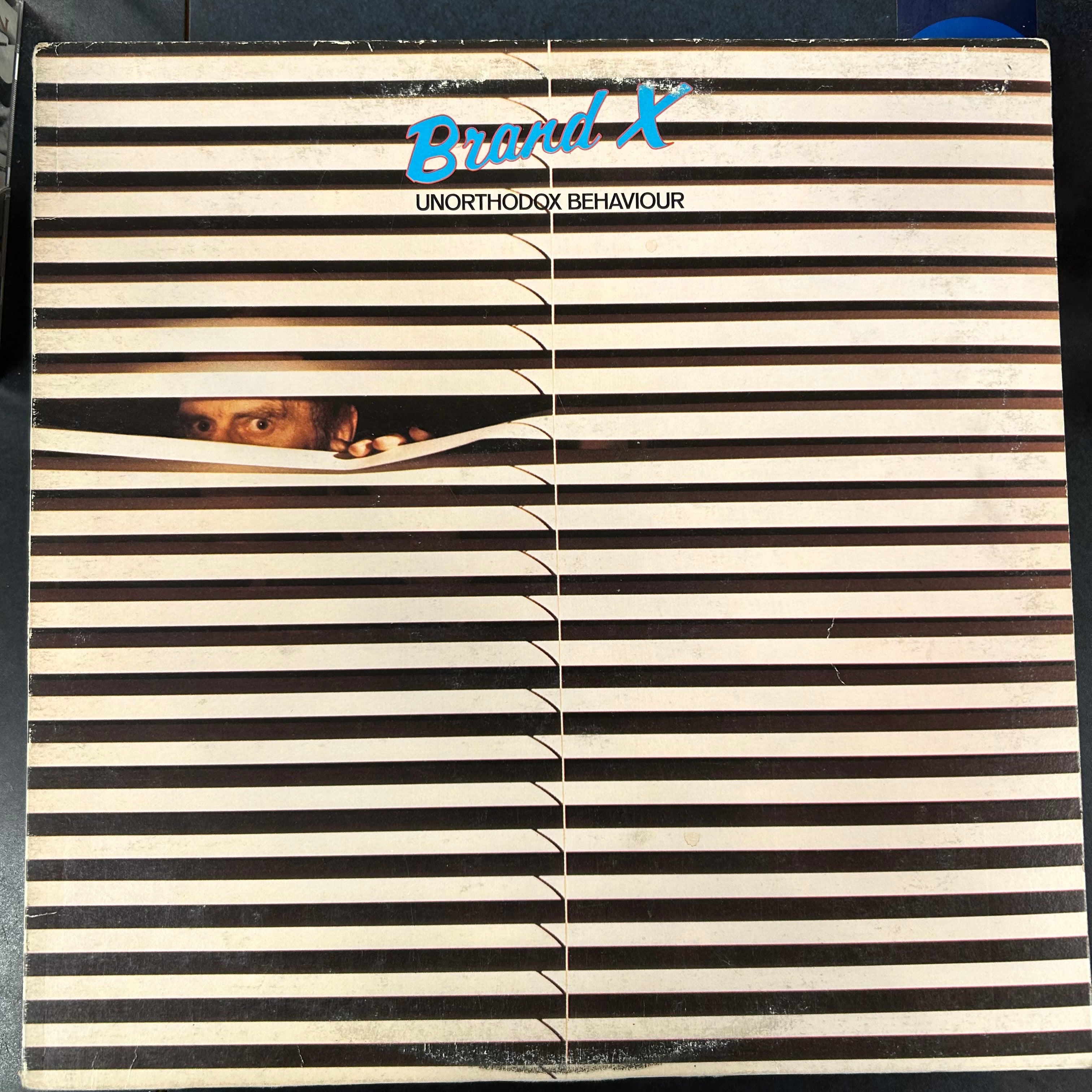 BRAND X = UNORTHODOX BEHAVIOUR (CDN 1980s REISSUE) (USED)