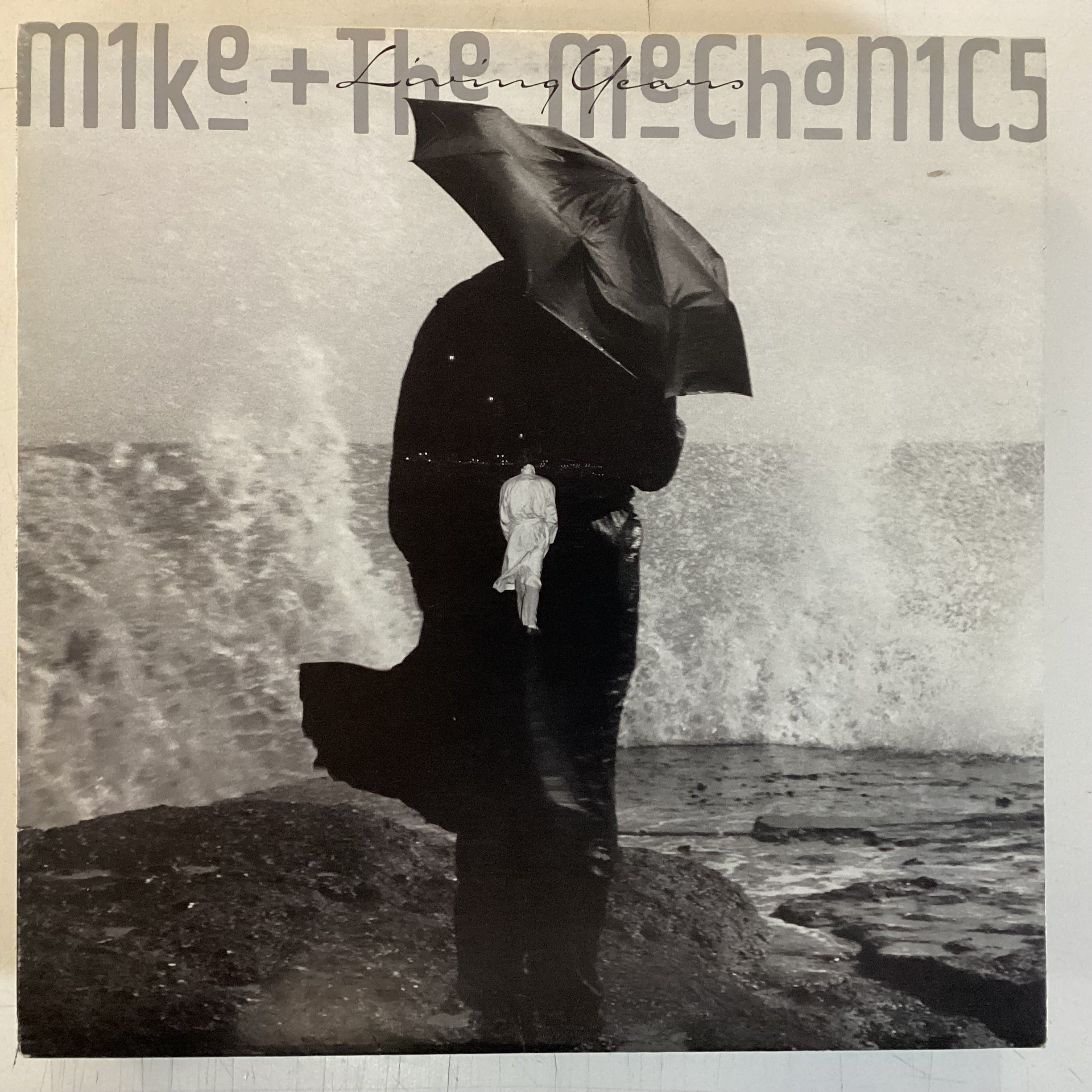 MIKE AND THE MECHANICS (GENESIS) = LIVING YEARS (CDN 1988) (USED)