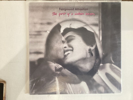 FAIRGROUND ATTRACTION = THE FIRST OF A MILLION KISSES (CDA 1988) (USED)