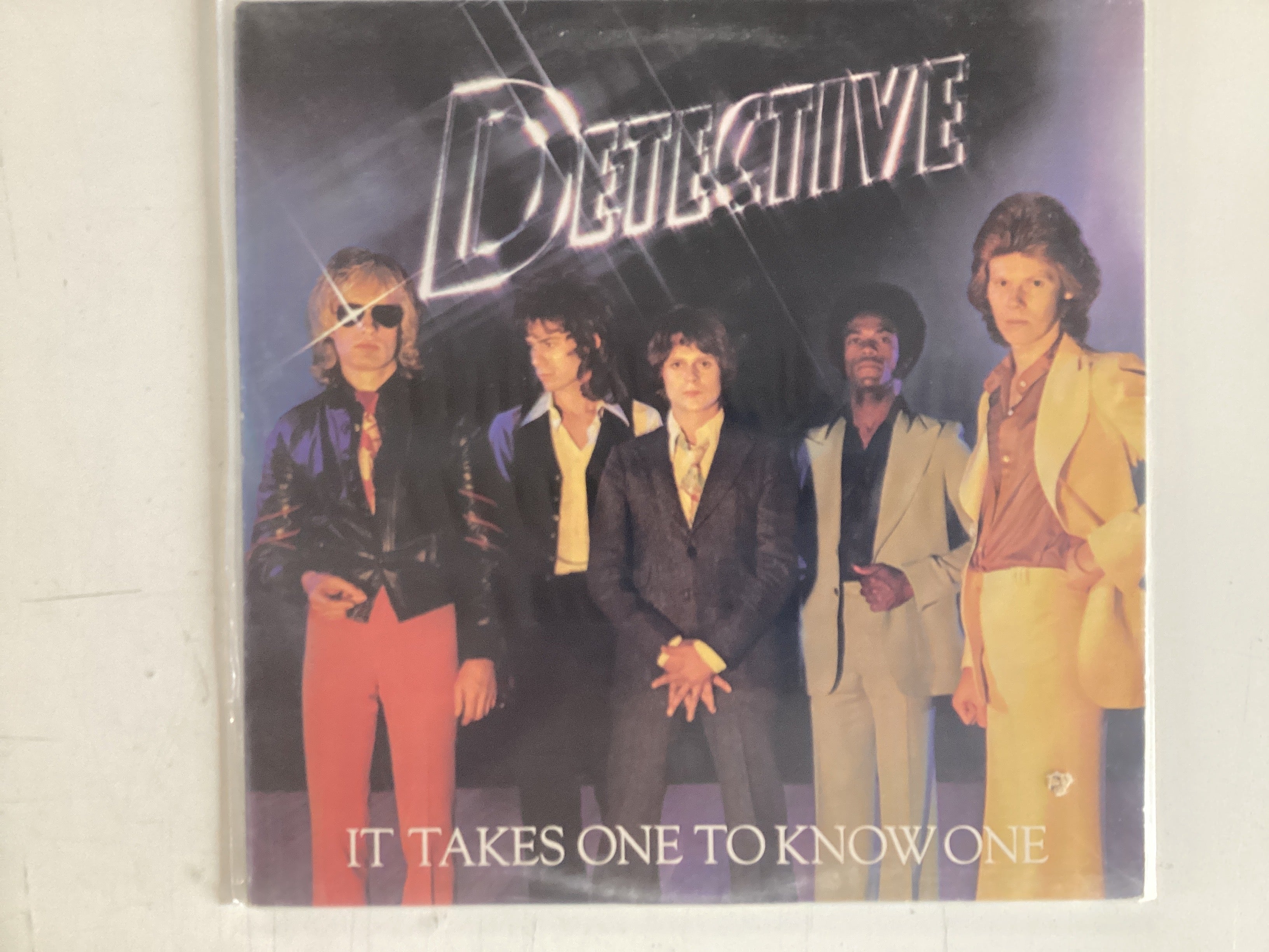 DETECTIVE = IT TAKES ONE TO KNOW ONE (CDA 1977) (USED)