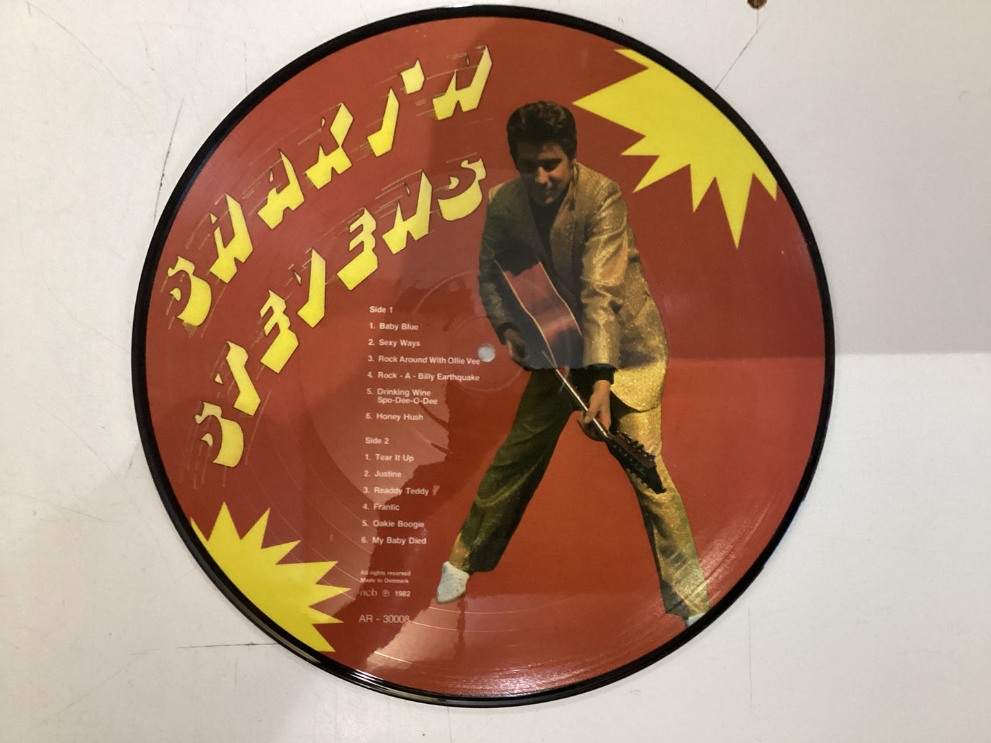 SHAKIN’ STEVENS = SELF TITLED (DEN 1982) (USED)