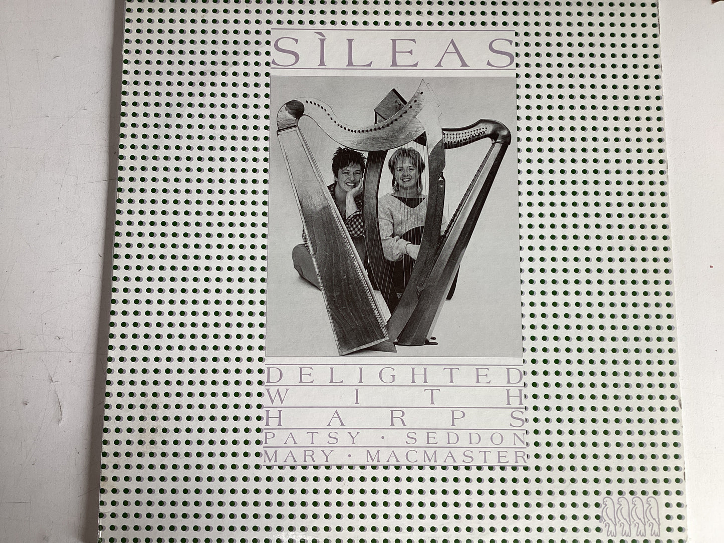 SILEAS = DELIGHTED WITH HARPS (IRE 1987) (USED)