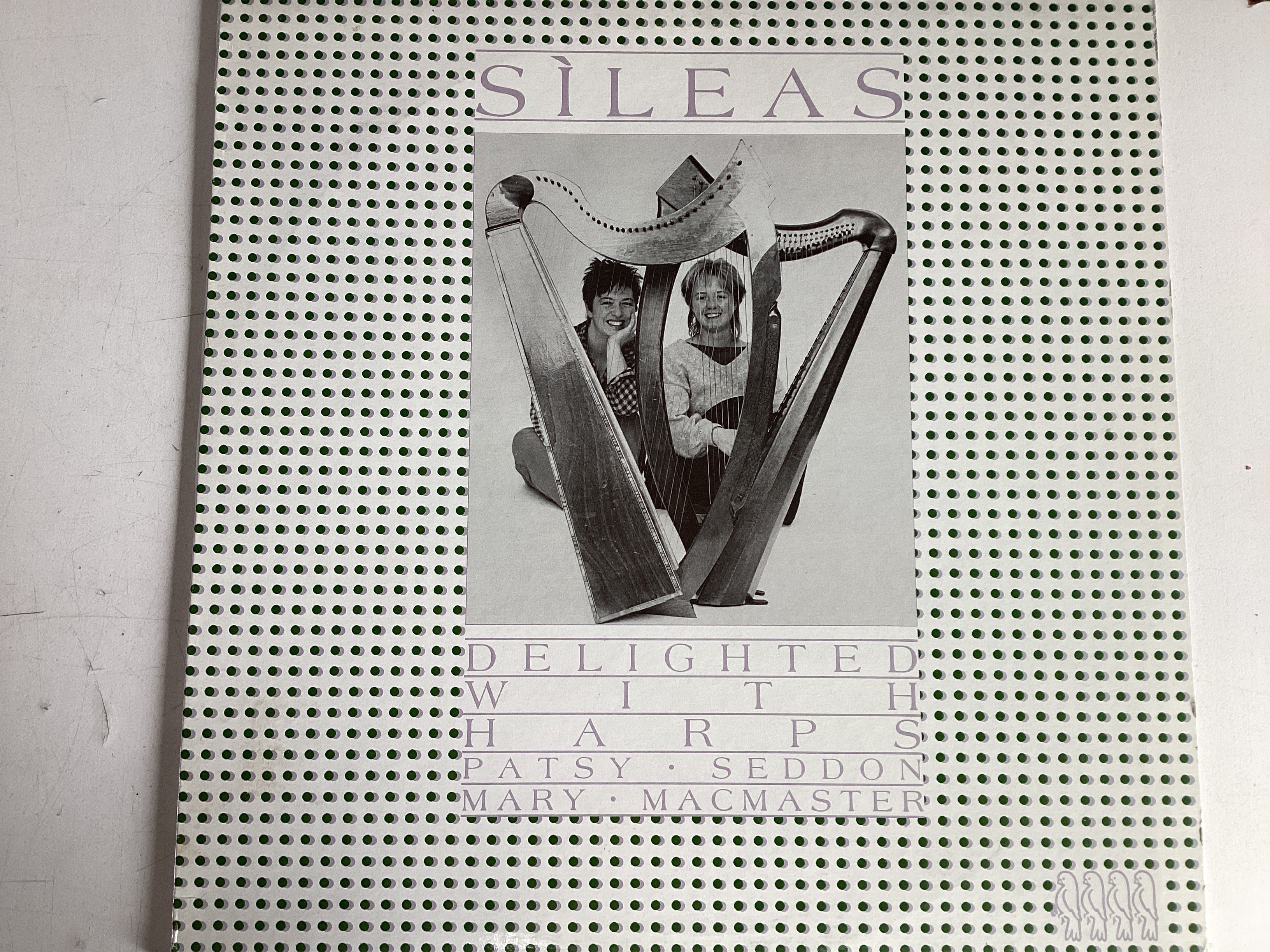 SILEAS = DELIGHTED WITH HARPS (IRE 1987) (USED)