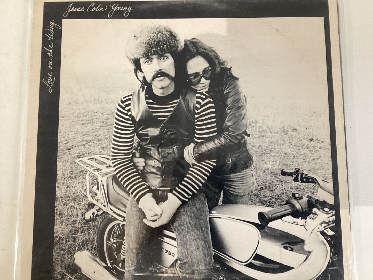 YOUNG, JESSE COLIN = LOVE ON THE WING (CDA 1977) (USED)