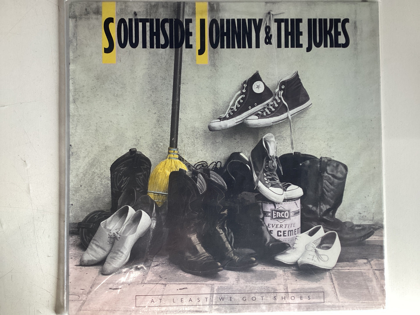 SOUTHSIDE JOHNNY & THE JUKES = AT LEAST WE GOT SHOES (CDA 1986) (USED)