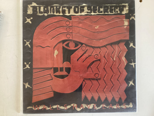 BLANKET OF SECRECY = WALLS HAVE EARS (CDA 1982) (USED)