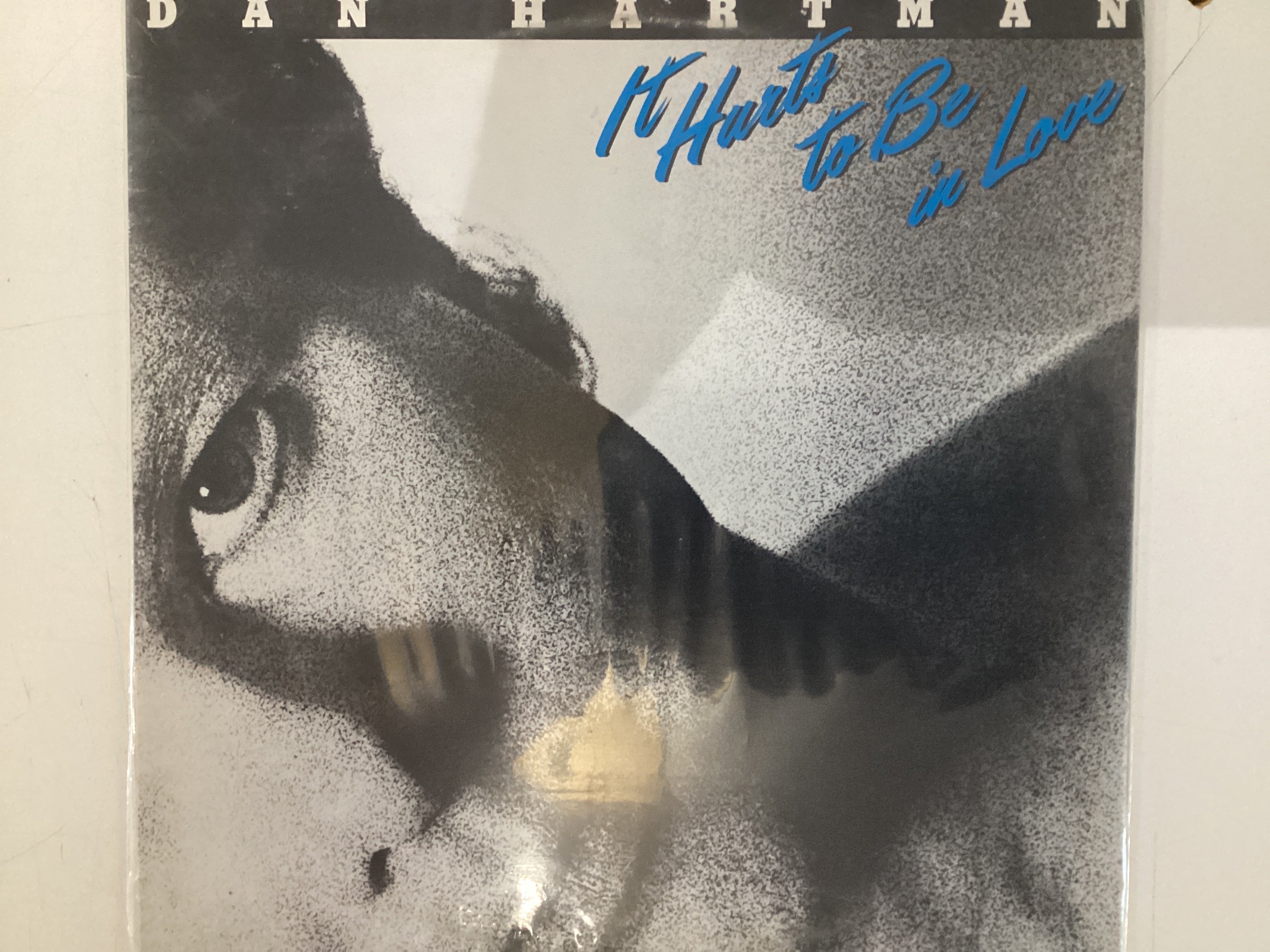 HARTMAN, DAN = IT HURTS TO BE IN LOVE (CDA 1981) (USED)