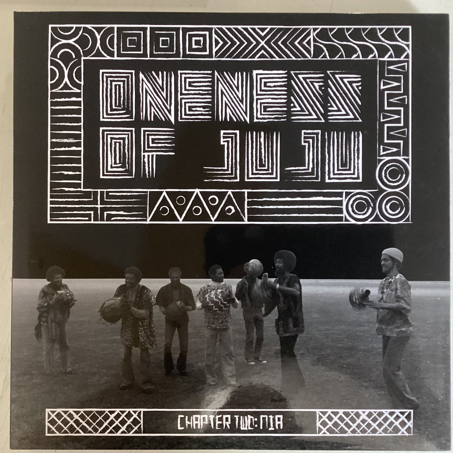 ONENESS OF JUJU = CHAPTER TWO: NIA (VINYL ME PLEASE) (US 2019/SMOKE) (USED)