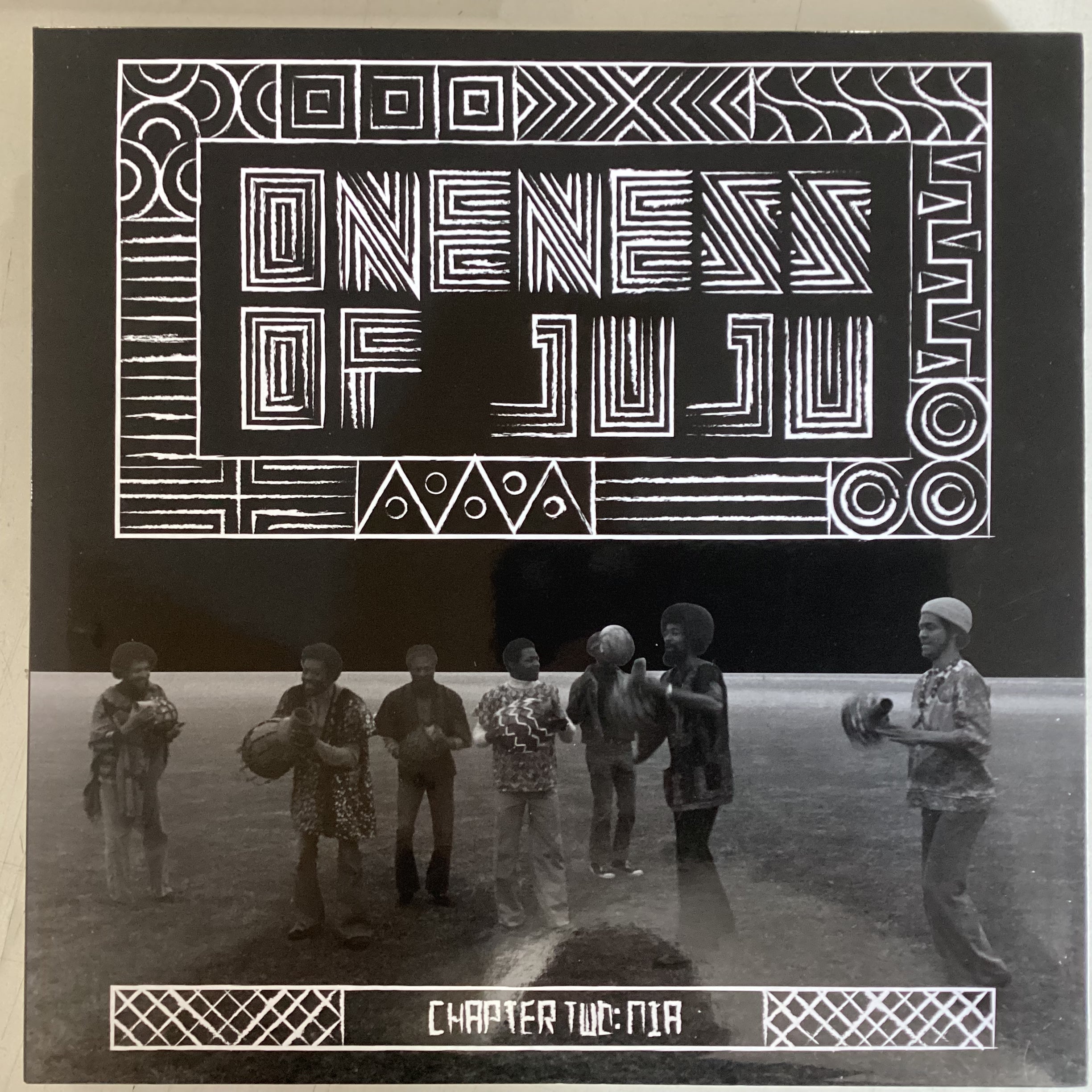 ONENESS OF JUJU = CHAPTER TWO: NIA (VINYL ME PLEASE) (US 2019/SMOKE) (USED)